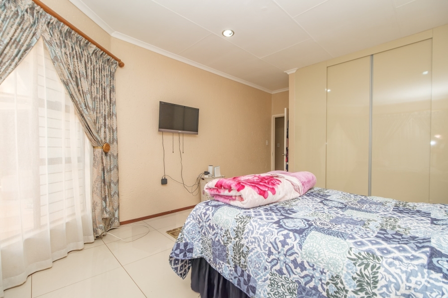 To Let 3 Bedroom Property for Rent in Constantia Kloof Gauteng