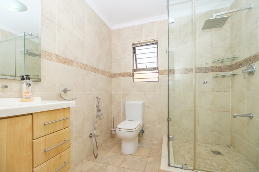 To Let 3 Bedroom Property for Rent in Constantia Kloof Gauteng