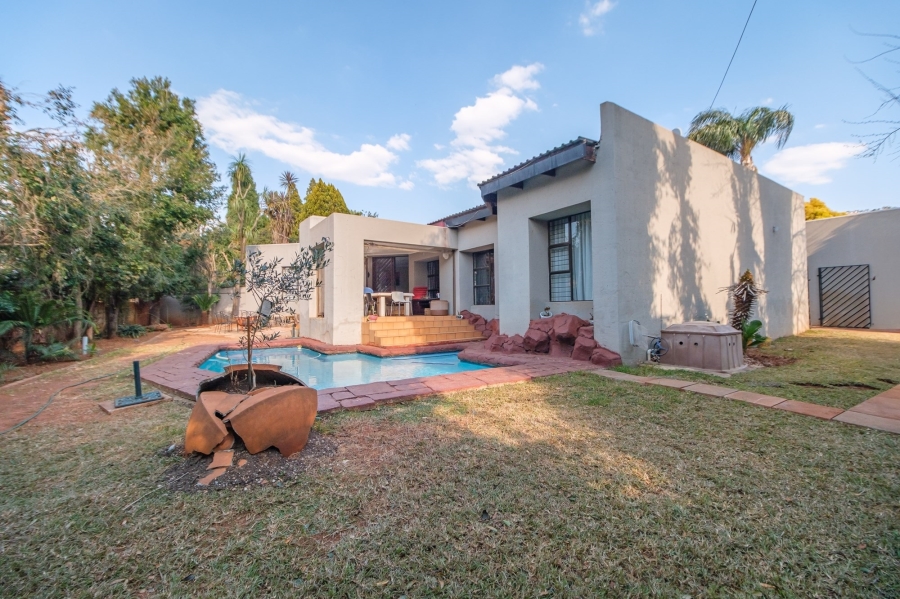 To Let 3 Bedroom Property for Rent in Constantia Kloof Gauteng