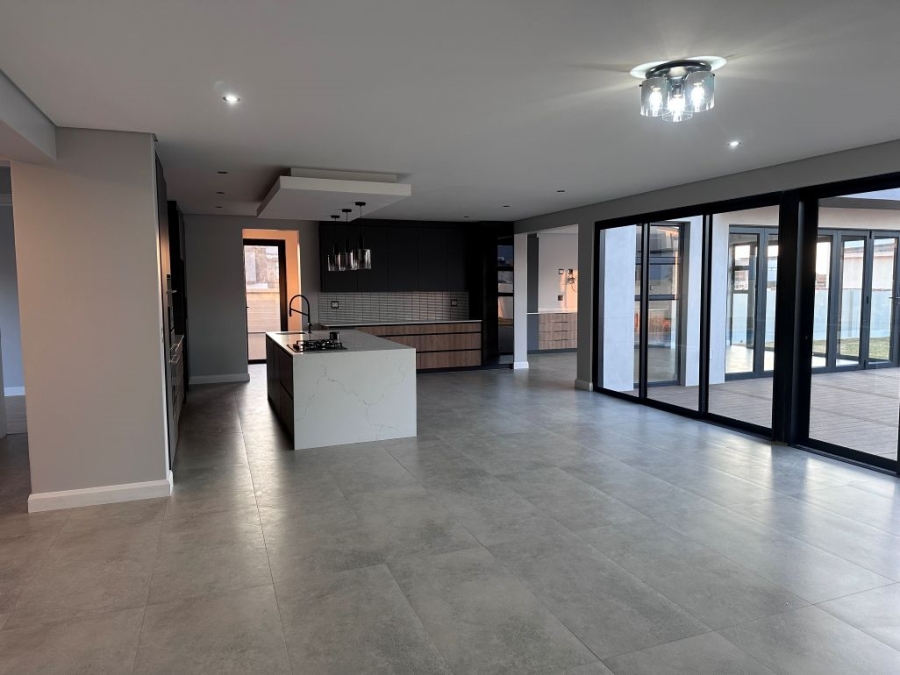 5 Bedroom Property for Sale in Midstream Heights Gauteng