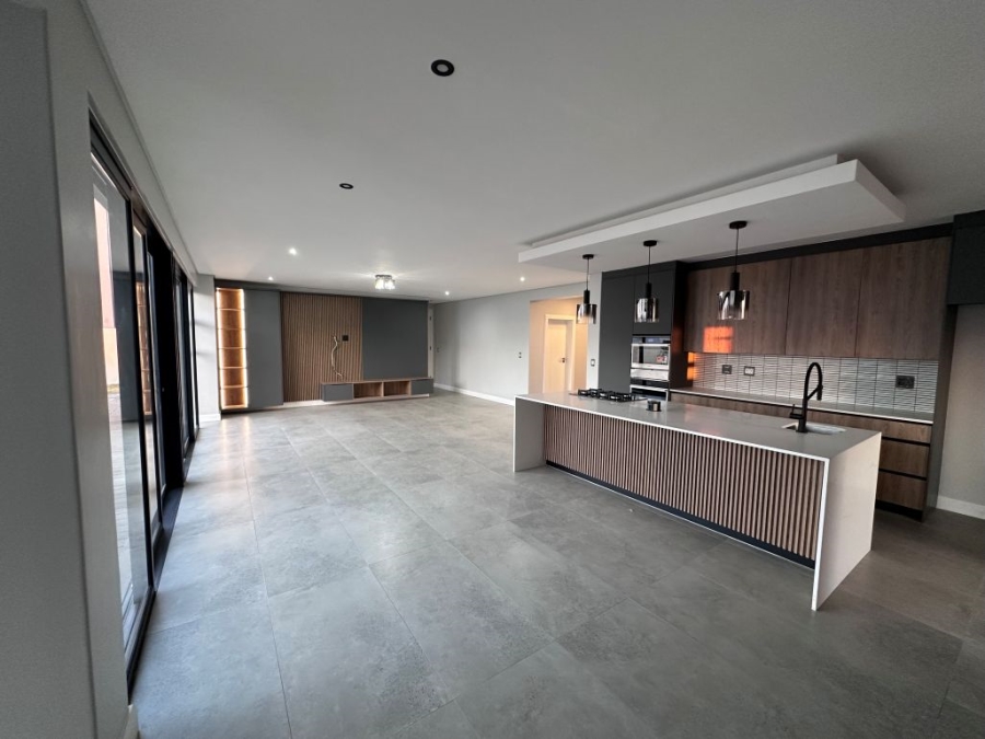 5 Bedroom Property for Sale in Midstream Heights Gauteng
