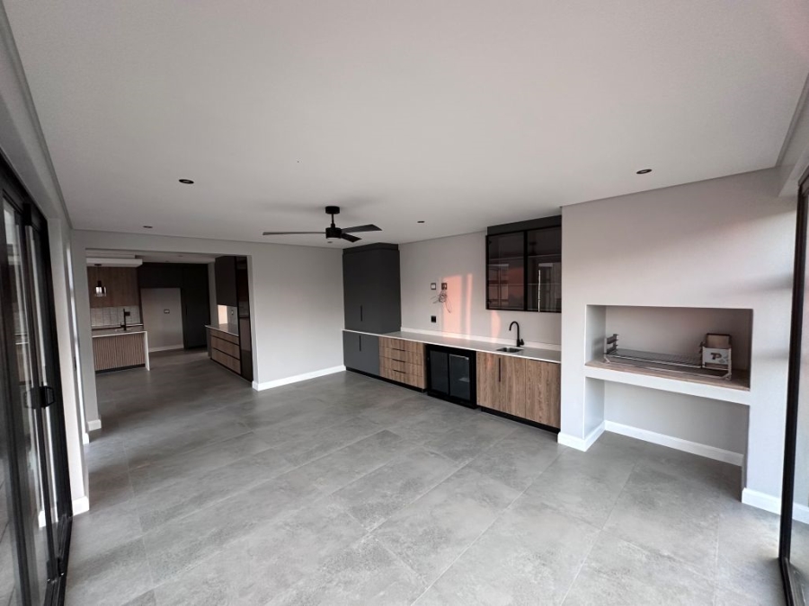 5 Bedroom Property for Sale in Midstream Heights Gauteng