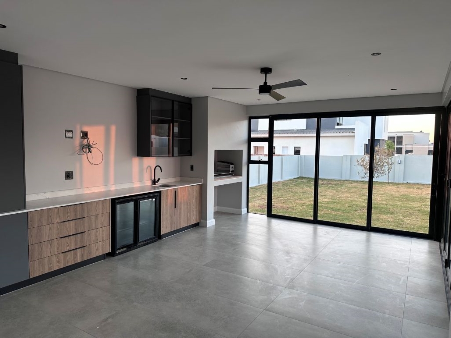 5 Bedroom Property for Sale in Midstream Heights Gauteng