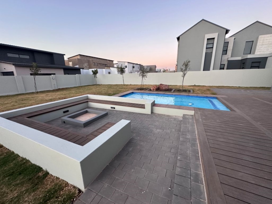 5 Bedroom Property for Sale in Midstream Heights Gauteng