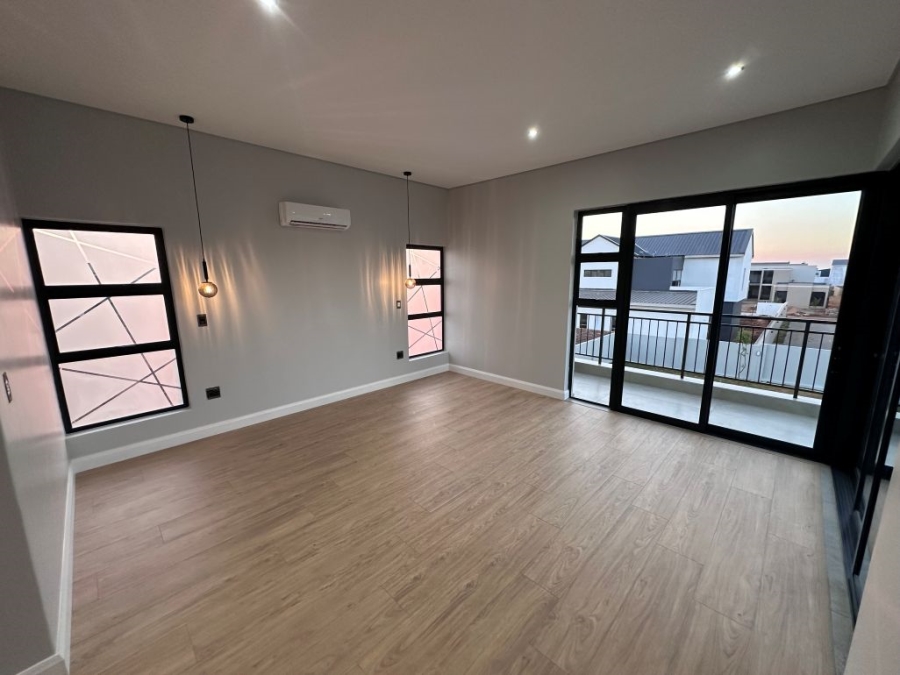5 Bedroom Property for Sale in Midstream Heights Gauteng