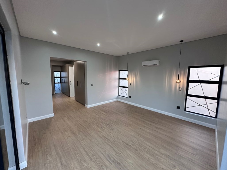 5 Bedroom Property for Sale in Midstream Heights Gauteng