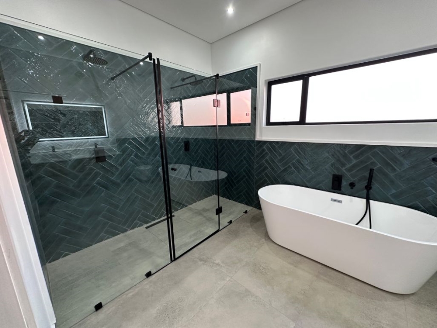 5 Bedroom Property for Sale in Midstream Heights Gauteng