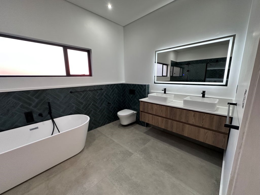 5 Bedroom Property for Sale in Midstream Heights Gauteng