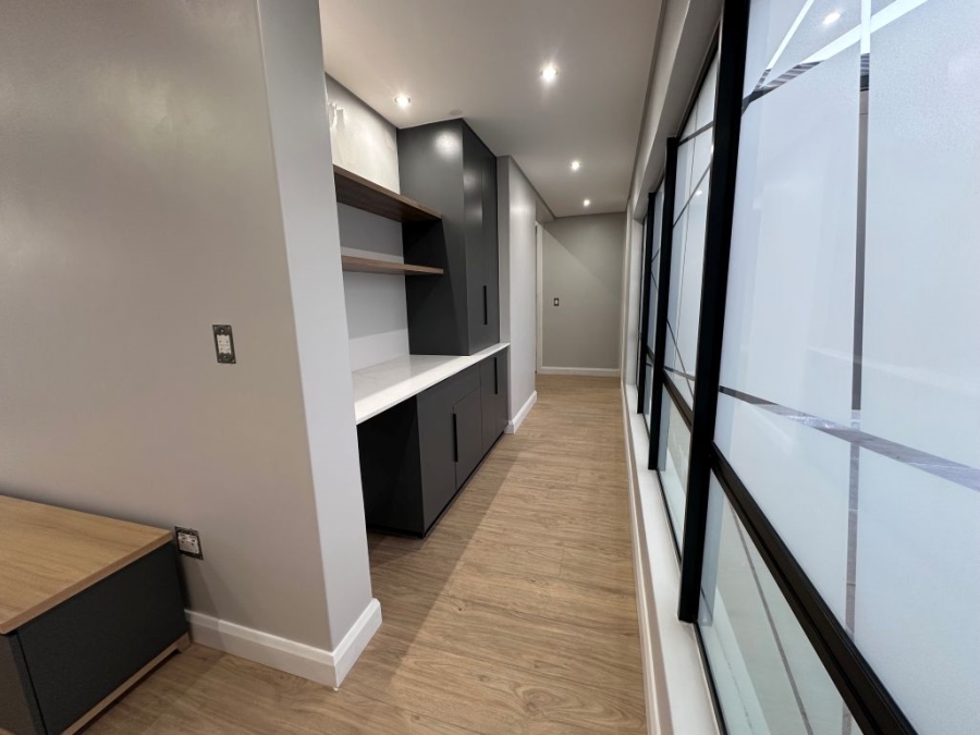 5 Bedroom Property for Sale in Midstream Heights Gauteng