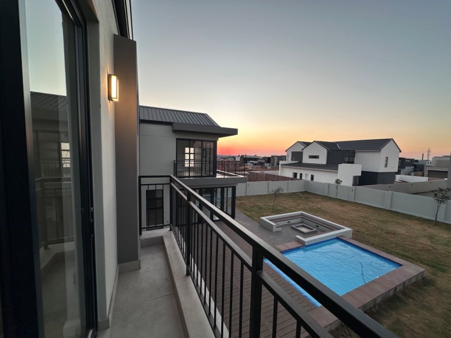 5 Bedroom Property for Sale in Midstream Heights Gauteng