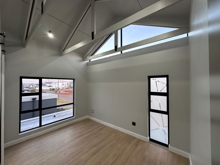 5 Bedroom Property for Sale in Midstream Heights Gauteng