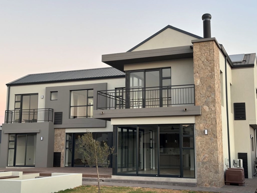 5 Bedroom Property for Sale in Midstream Heights Gauteng