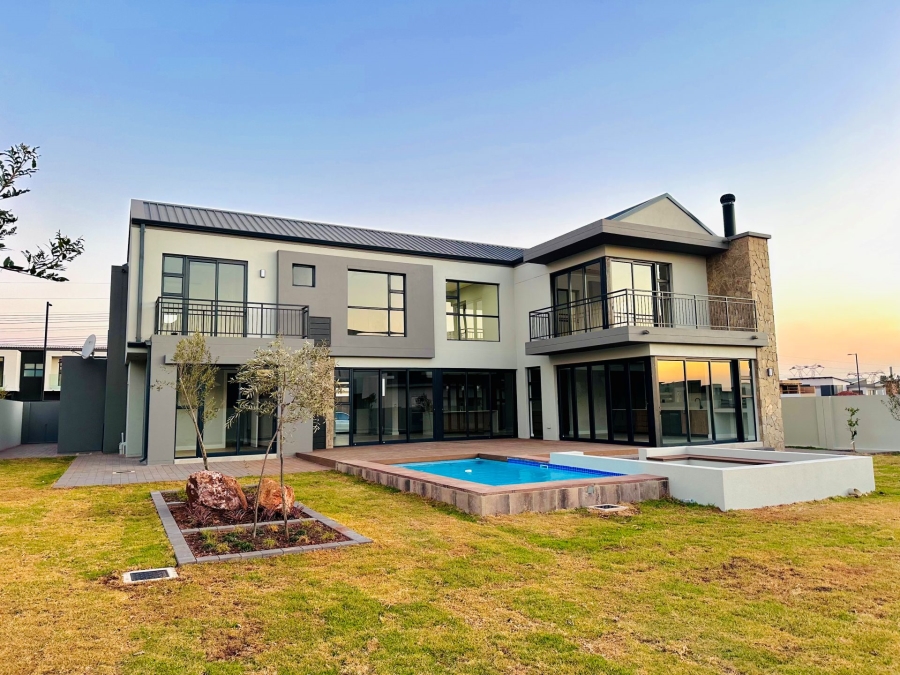 5 Bedroom Property for Sale in Midstream Heights Gauteng