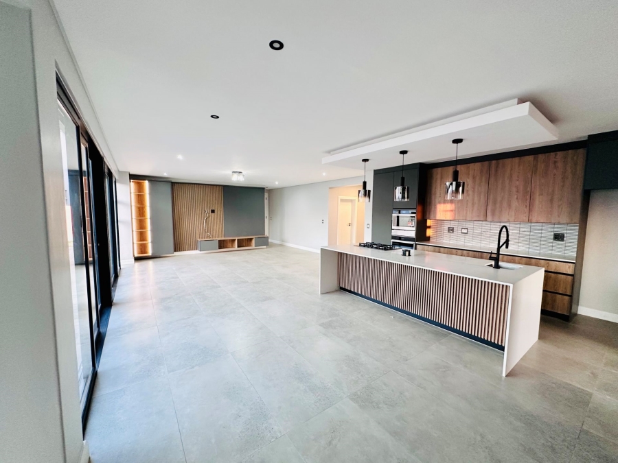 5 Bedroom Property for Sale in Midstream Heights Gauteng