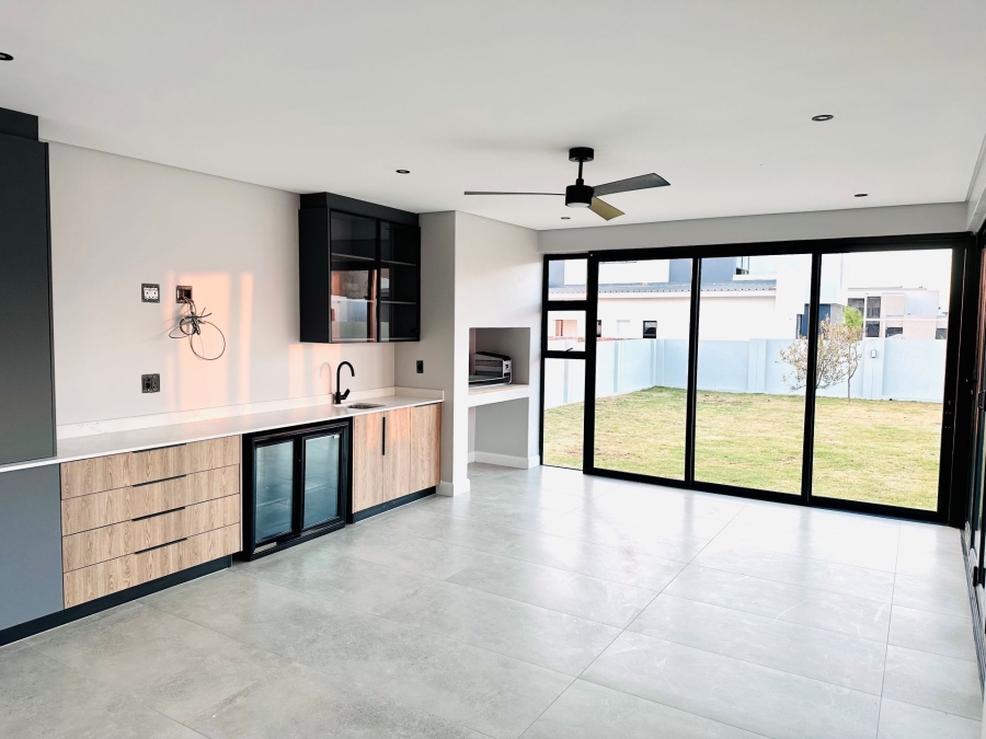 5 Bedroom Property for Sale in Midstream Heights Gauteng