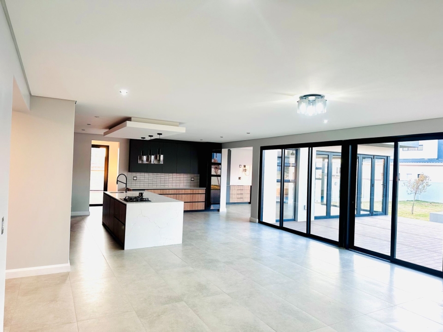5 Bedroom Property for Sale in Midstream Heights Gauteng