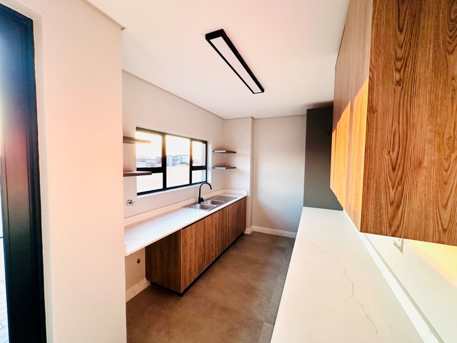 5 Bedroom Property for Sale in Midstream Heights Gauteng