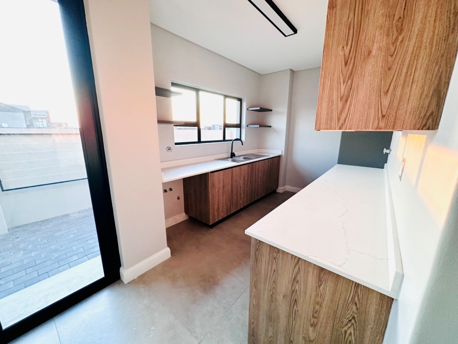 5 Bedroom Property for Sale in Midstream Heights Gauteng
