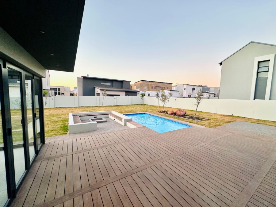 5 Bedroom Property for Sale in Midstream Heights Gauteng