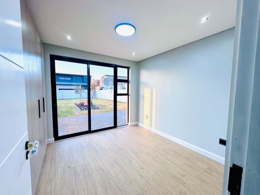 5 Bedroom Property for Sale in Midstream Heights Gauteng