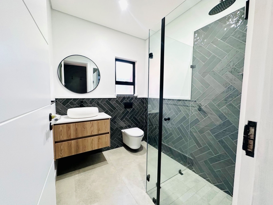 5 Bedroom Property for Sale in Midstream Heights Gauteng