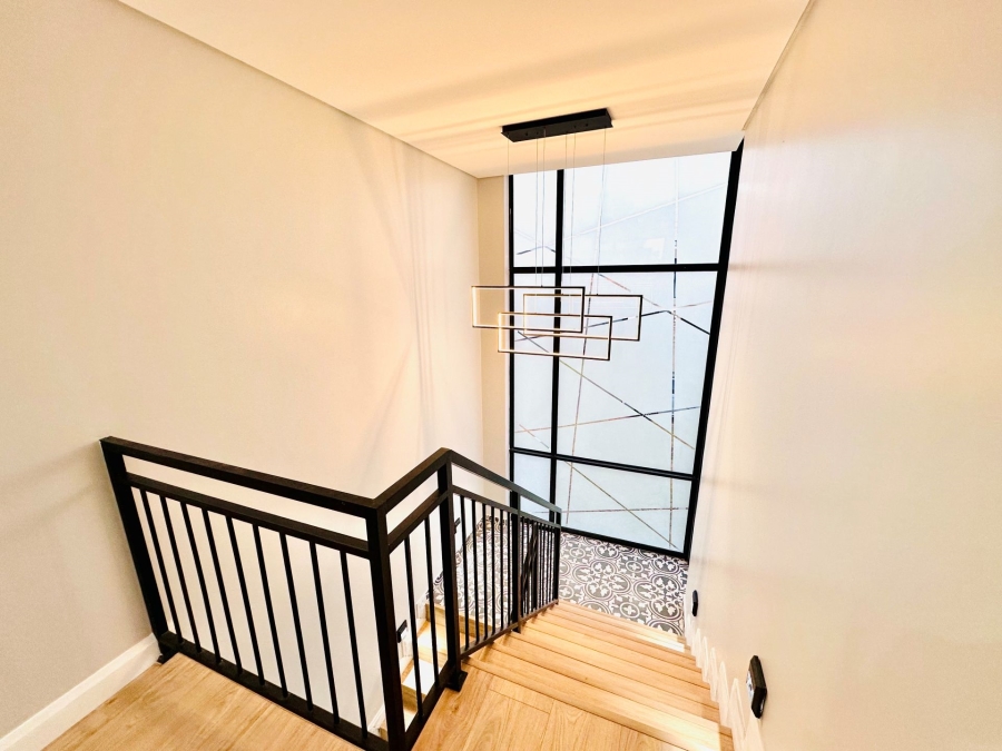 5 Bedroom Property for Sale in Midstream Heights Gauteng