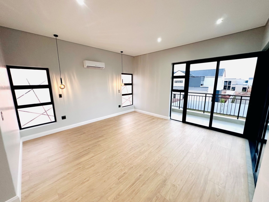 5 Bedroom Property for Sale in Midstream Heights Gauteng