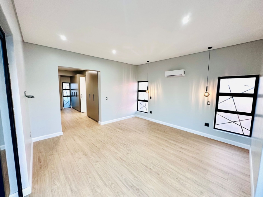 5 Bedroom Property for Sale in Midstream Heights Gauteng