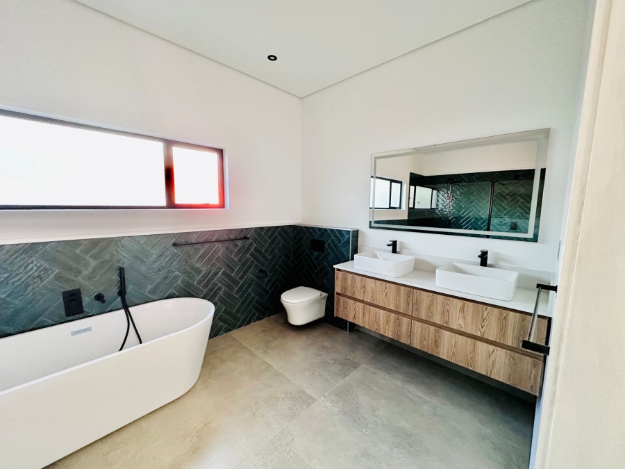 5 Bedroom Property for Sale in Midstream Heights Gauteng