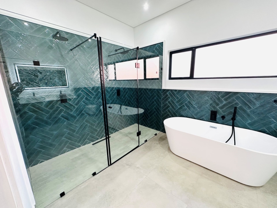 5 Bedroom Property for Sale in Midstream Heights Gauteng