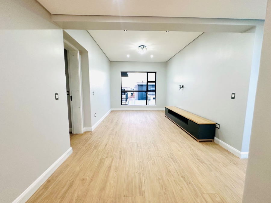 5 Bedroom Property for Sale in Midstream Heights Gauteng