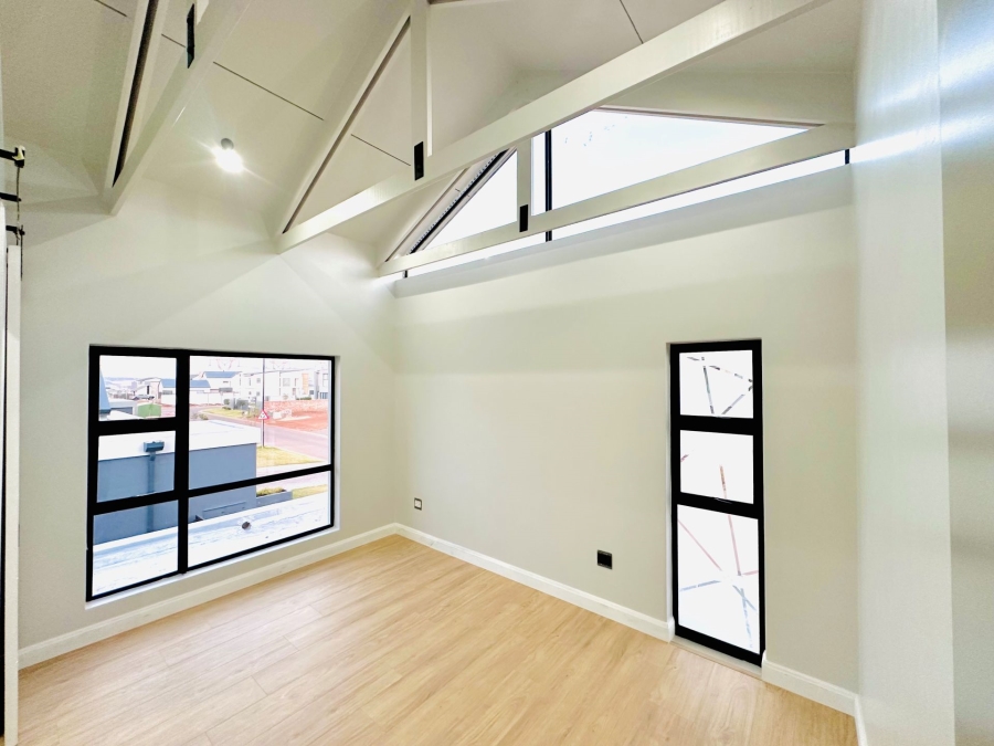 5 Bedroom Property for Sale in Midstream Heights Gauteng