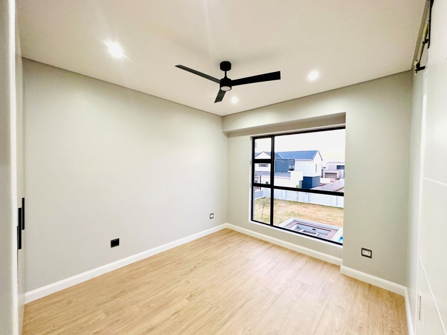 5 Bedroom Property for Sale in Midstream Heights Gauteng