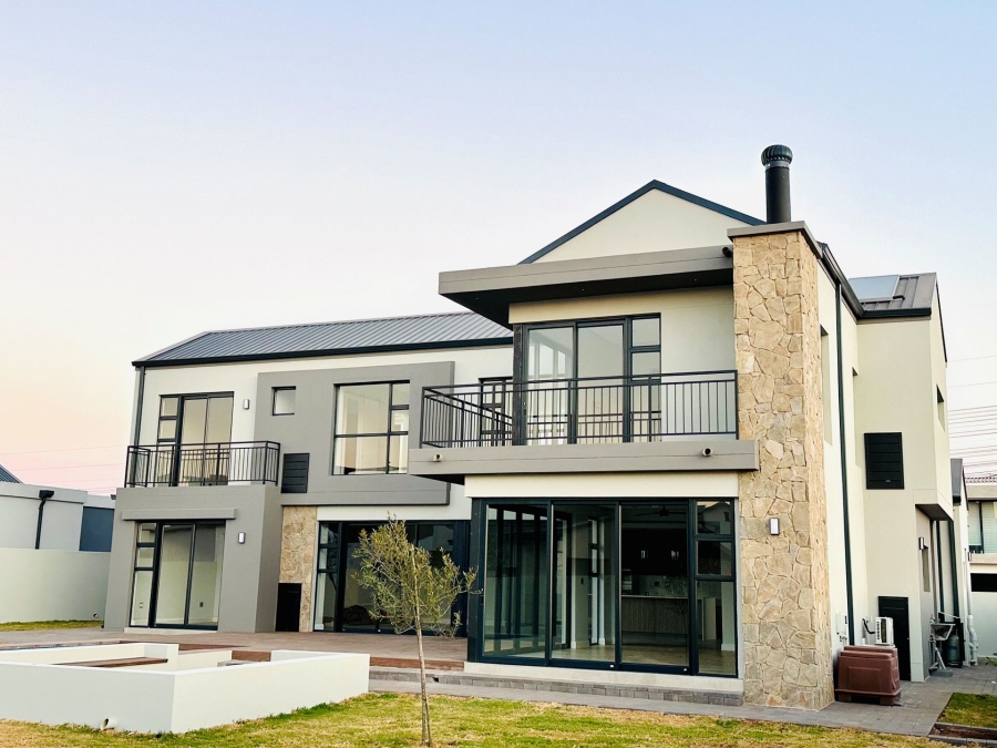 5 Bedroom Property for Sale in Midstream Heights Gauteng