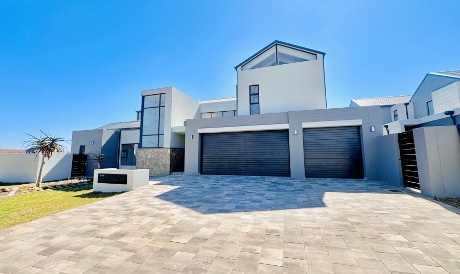 5 Bedroom Property for Sale in Midstream Heights Gauteng