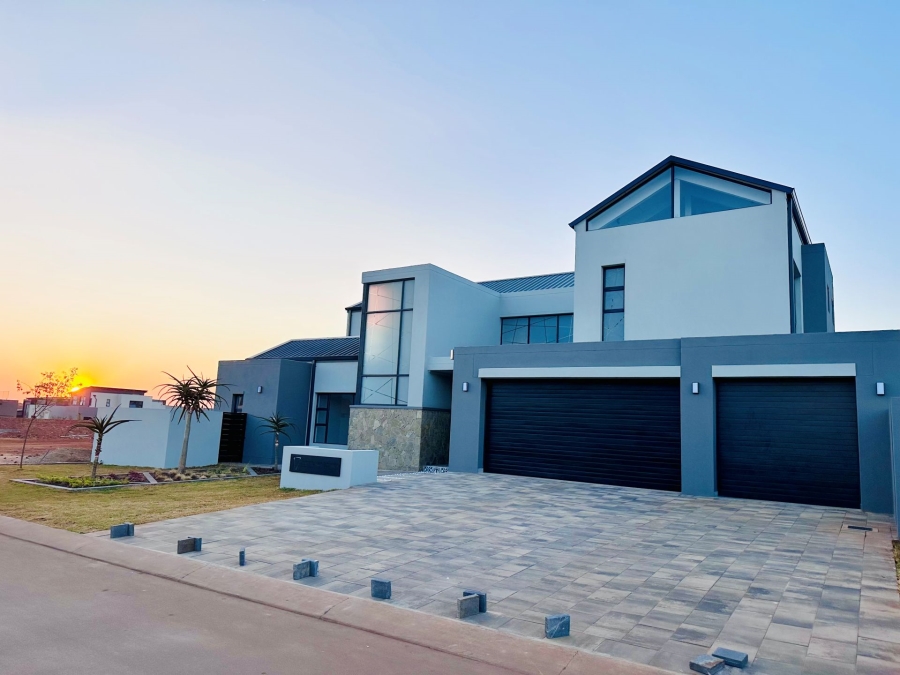 5 Bedroom Property for Sale in Midstream Heights Gauteng