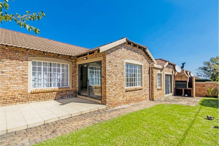 3 Bedroom Property for Sale in Honeydew Grove Gauteng