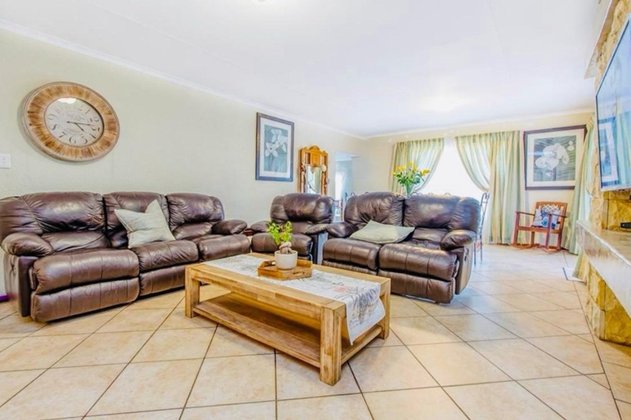 3 Bedroom Property for Sale in Honeydew Grove Gauteng