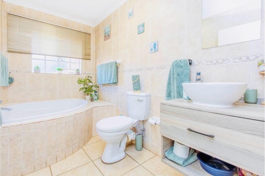 3 Bedroom Property for Sale in Honeydew Grove Gauteng