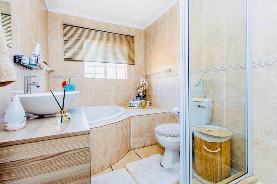 3 Bedroom Property for Sale in Honeydew Grove Gauteng