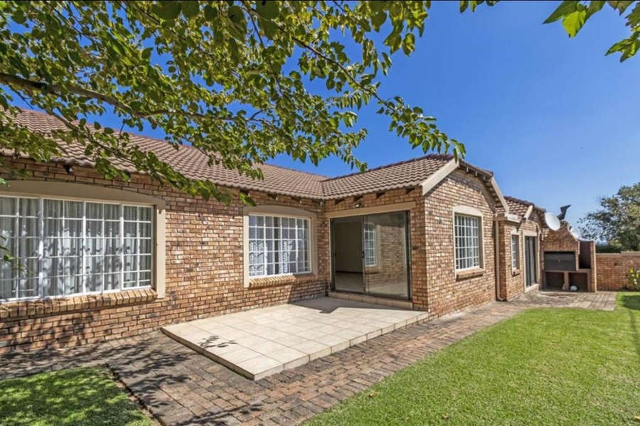 3 Bedroom Property for Sale in Honeydew Grove Gauteng