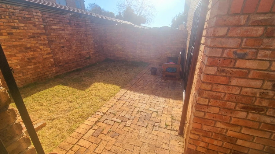 2 Bedroom Property for Sale in Halfway Gardens Gauteng