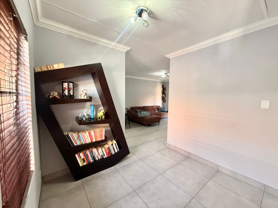 2 Bedroom Property for Sale in Amberfield Gauteng