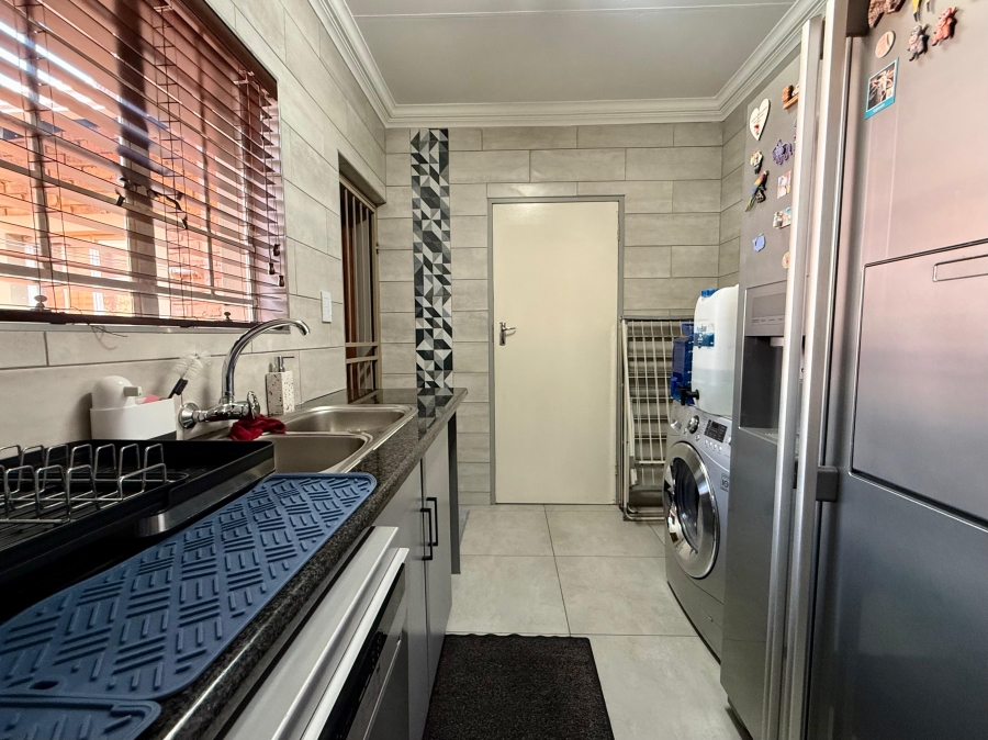 2 Bedroom Property for Sale in Amberfield Gauteng