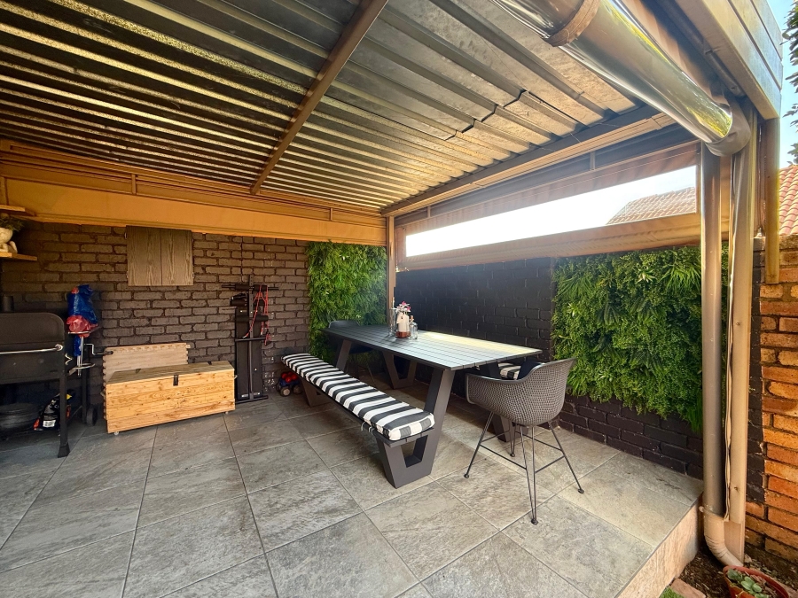 2 Bedroom Property for Sale in Amberfield Gauteng