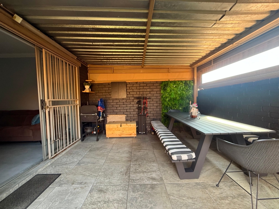 2 Bedroom Property for Sale in Amberfield Gauteng