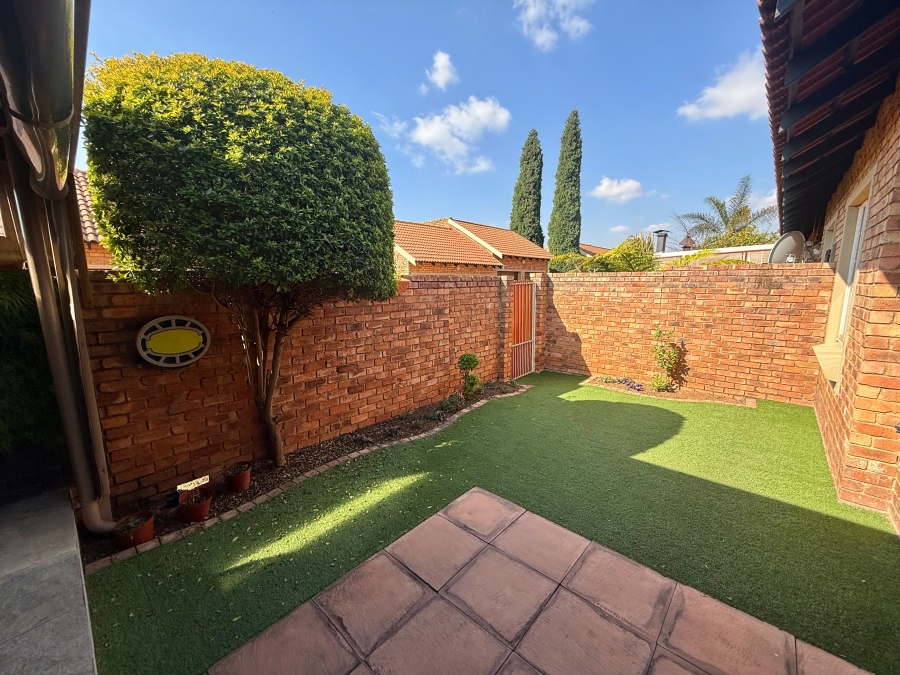 2 Bedroom Property for Sale in Amberfield Gauteng