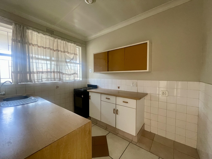 To Let 2 Bedroom Property for Rent in Rosettenville Gauteng