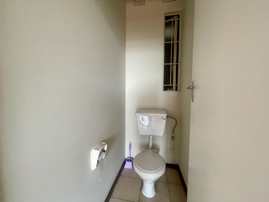 To Let 2 Bedroom Property for Rent in Rosettenville Gauteng