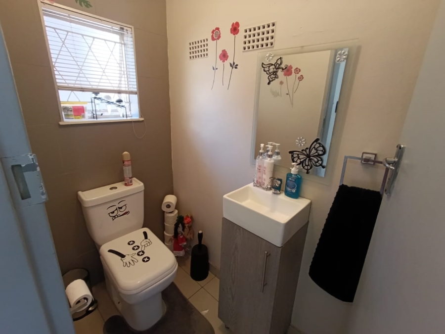 3 Bedroom Property for Sale in Brackenhurst Gauteng